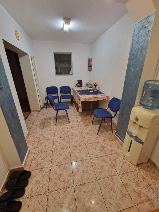 Apartament Victoria Lägenhet Târgu Jiu Exteriör bild