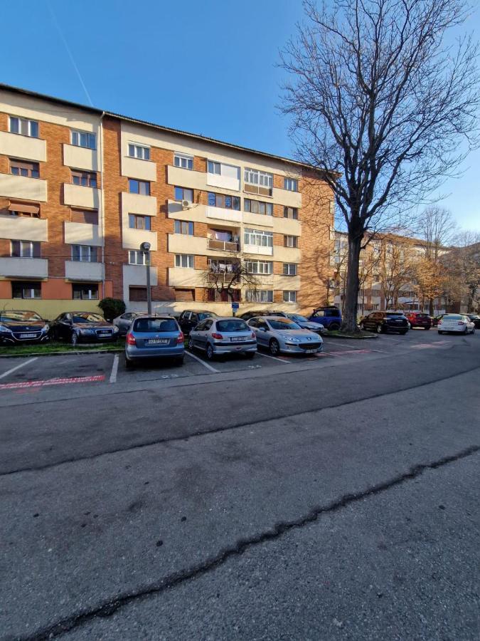 Apartament Victoria Lägenhet Târgu Jiu Exteriör bild